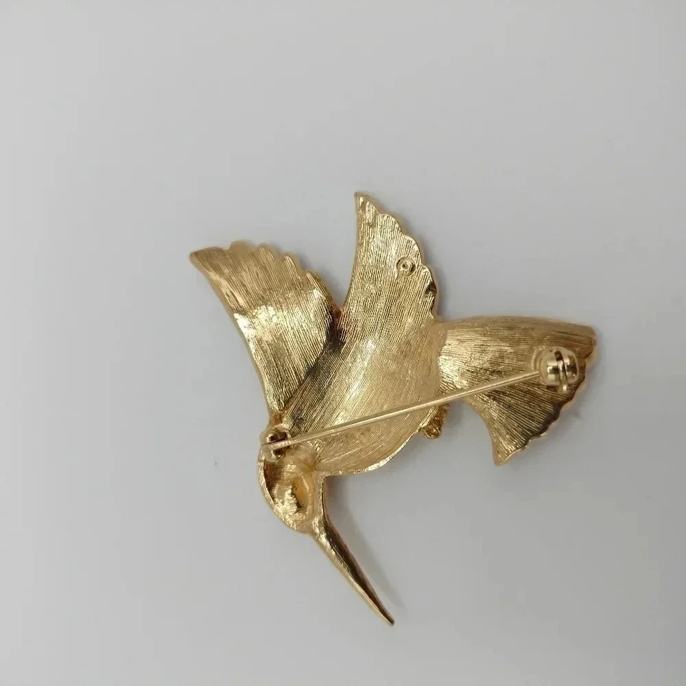 Gold Tone Fashion Hummingbird Red Rhinestone Accent Brooch Pin 1 3/4